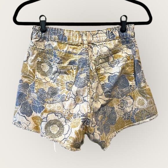Pilcro x Anthropologie Lara Ultra High Waisted Floral frayed hem Shorts size XS - Picture 5 of 15